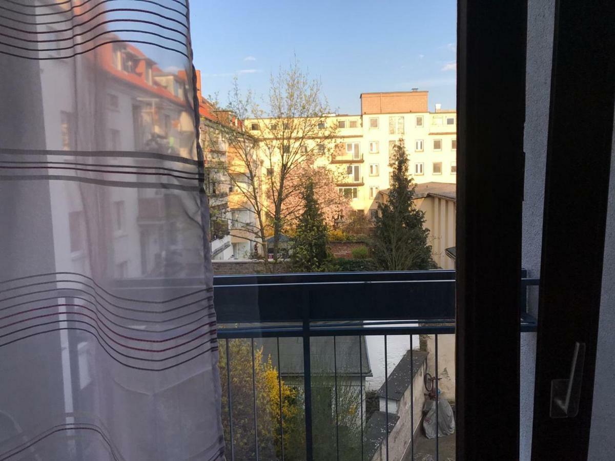 Central-Apartment-Adria Saarbrücken Esterno foto